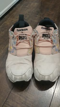 US 7 Reebok Sneakers