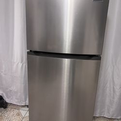 Small Frigidaire  Refrigerator 