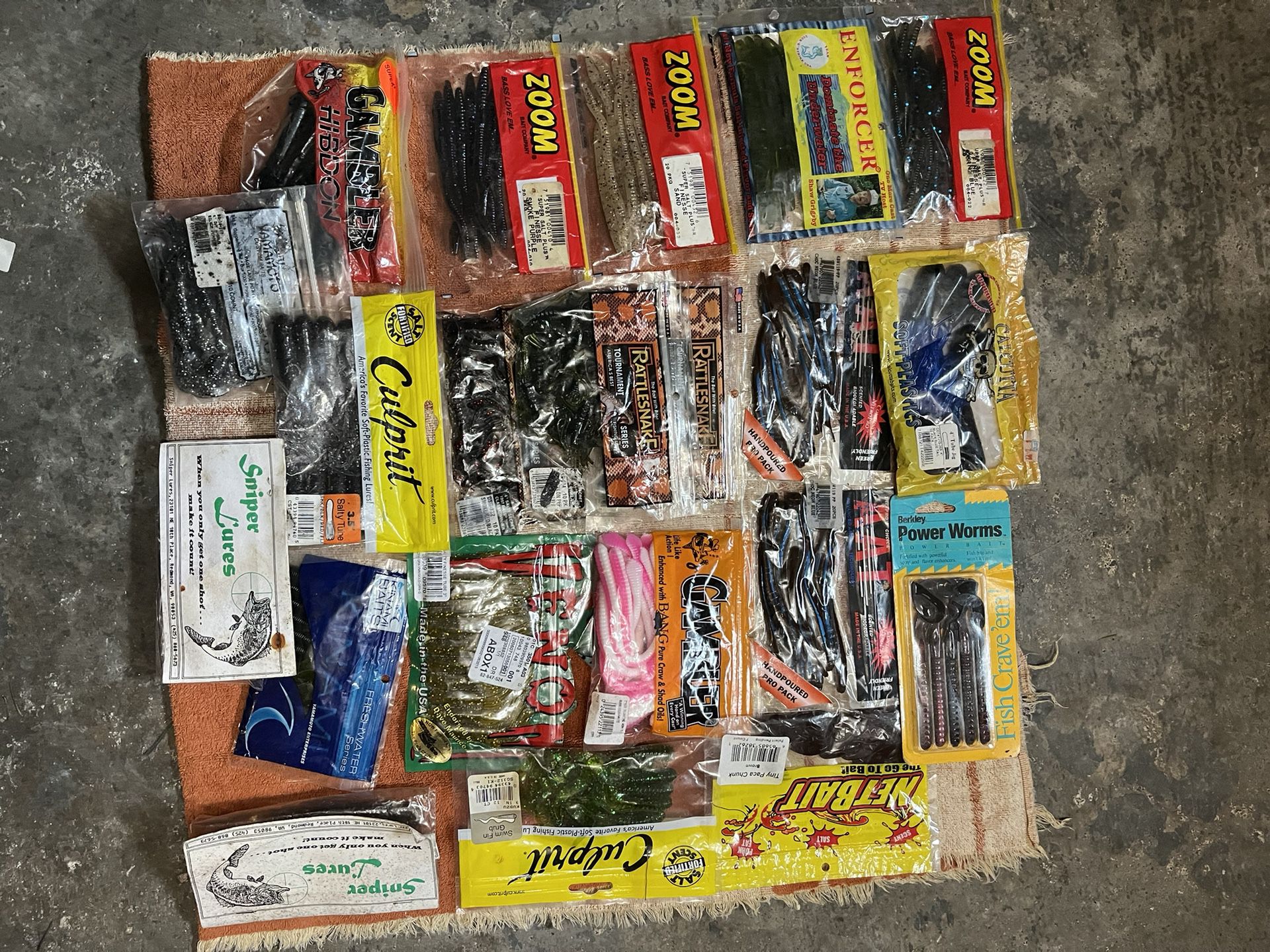 Bass Fishing - Assorted Plastics-21 Packages
