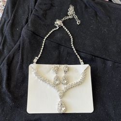 Glam Boutique Necklace and Earring Set