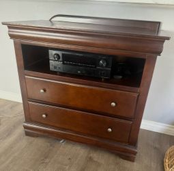 Entertainment center
