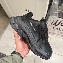 Balenciaga Triple S Black