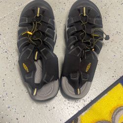 Men' Keens Size 17