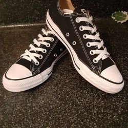 Converse womens 8 Great Condition 