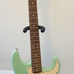 Fender Squier Affinity Stratocaster Guitar w/Tremolo Bar & Strap