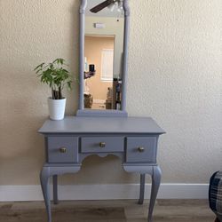 Gray Vanity Table with Mirror – Vintage Style, Great Condition