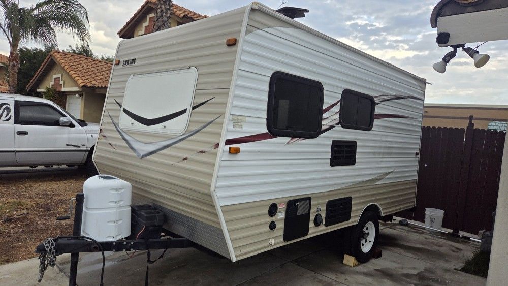 2014 Skyline Small Travel Trailer 15ft