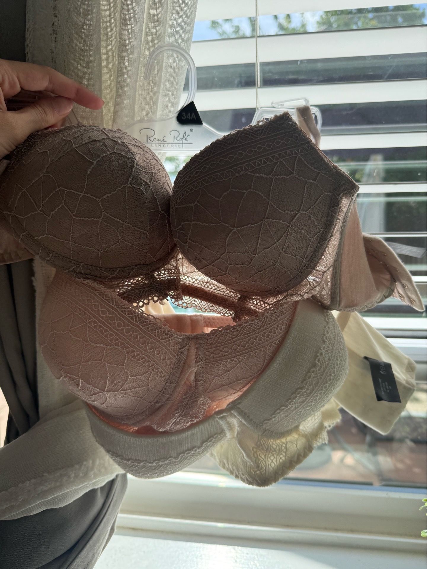 34A Bras