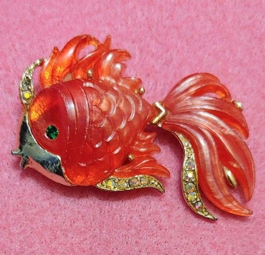 Vintage Goldtone "PINK FISH" BROOCH (Missing ONE Stone) EXTREMELY RARE! 💣
