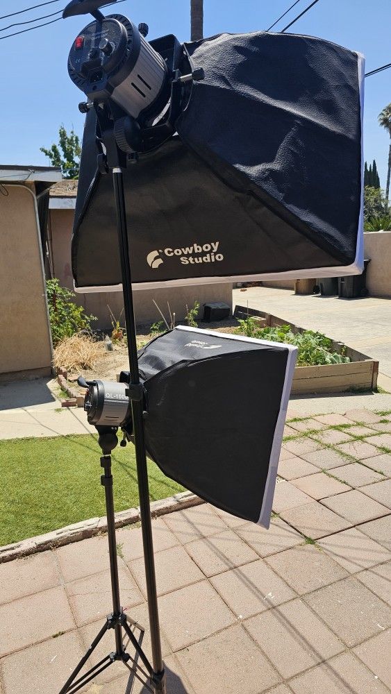 2xQL-1000 (QUARTZ LIGHTS) SUPER CLEAN! (SOFTBOX, BOWMAN RING, STAND INCLUDED)