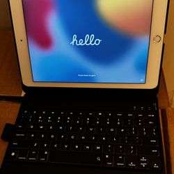 iPad Air 2 With Lighting Keyboard And Cable 