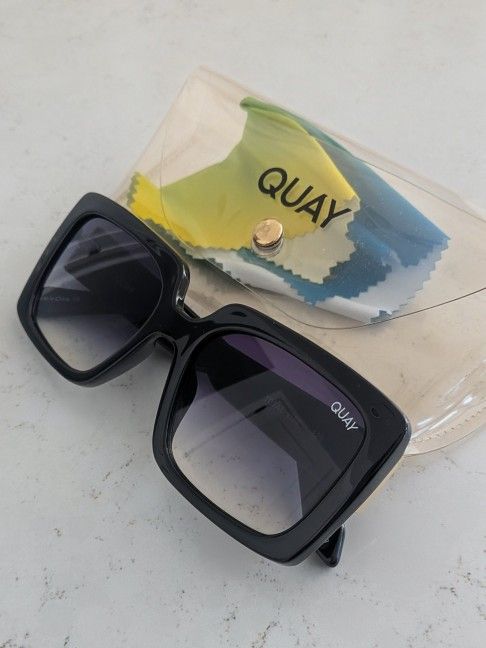 New Never Worn Quay Sunglasses 