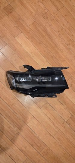 2021-2025 cadillac Escalade right passenger side headlamp oem