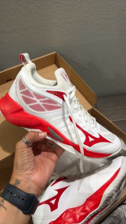 Mizuno volleyball shoes. Women’s 7.5