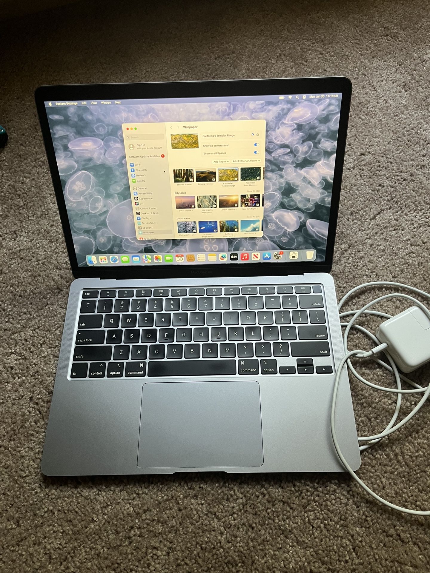 Apple MacBook Air 2020 256gb 8gb With Charger