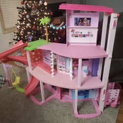Barbie Dream House 