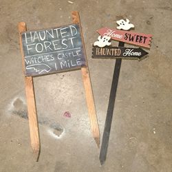 2 Wood And Metal Outdoor Halloween Signs About 3-4 Feet Tall Both For 1 Price