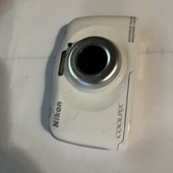 Nikon COOLPIX S33 13.2MP Waterproof Digital Camera White 