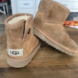 Girl toddler Ugg boots 8C 