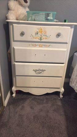 White French Provincial 4-Drawer Dresser