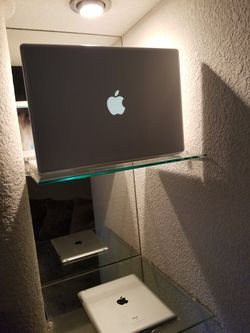 Apple Macbook & Apple iPad Bundle Excellent Condition