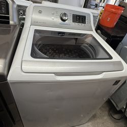 GE 4.8 CU. FT. Washing Machine with Sanitize W/Oxi & Flexdispense