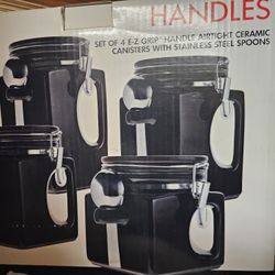 Airtight Contianers With Spoon (4 pack) NEW