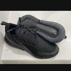 NIKE AIRMAX 270 BLK MEN 11 /  WOMEN 12.5 “NEW”