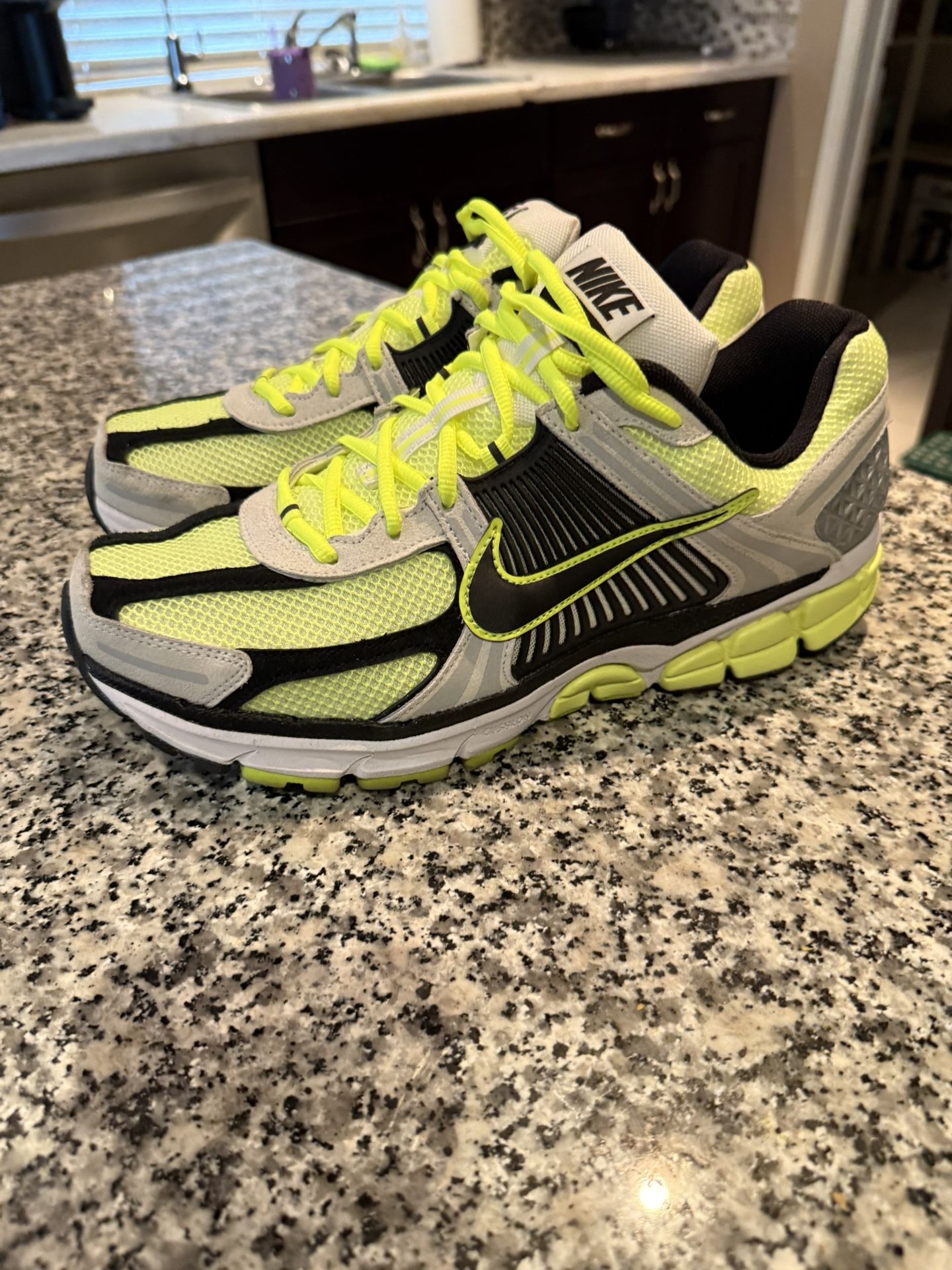 Nike Vomero 5 Size 12
