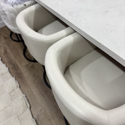 Antique White 4 Counter Stool 