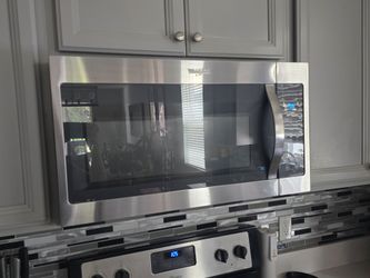 Whirlpool stainless steel microwave - Microondas Whirlpool de acero inoxidable para instalar sobre la estufa, como nuevo.