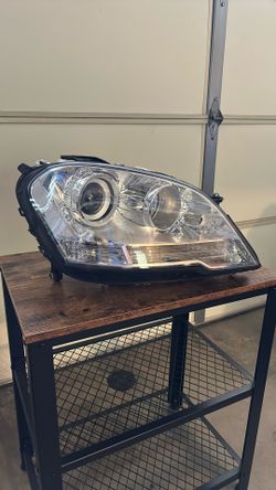 Mercedes Benz ML Headlight (right)