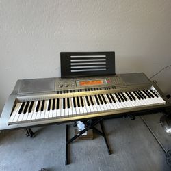 Casio WK-200 Keyboard Piano With Stand
