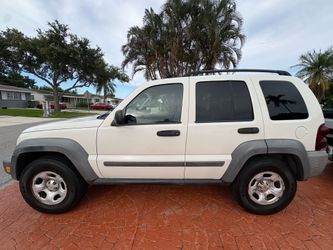 Jeep Liberty Sport 2007 by private owner clean title low miles