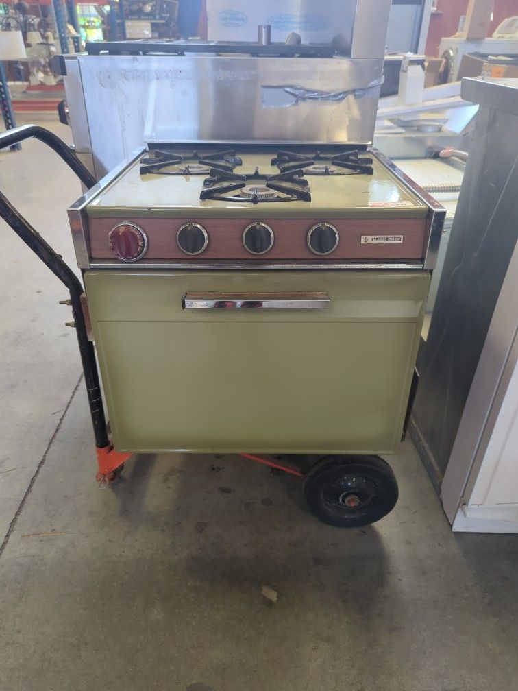 Vintage Magic Chef 3 Burner Gas Stove
