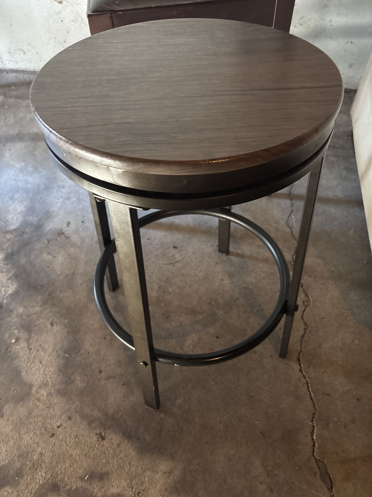 1 Wood Swivel Stool Good Condition