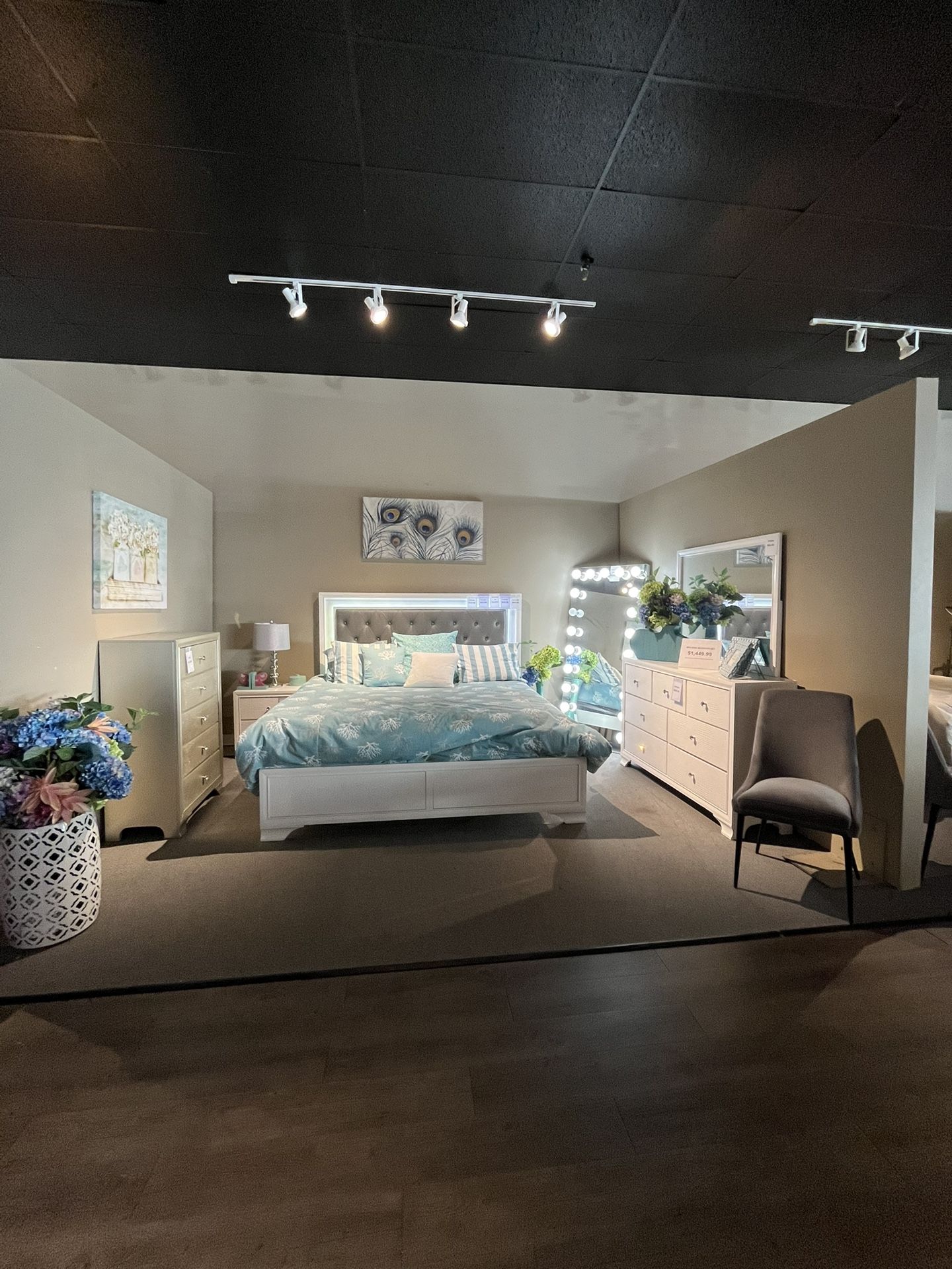 White 4PC King Bedrooms Set