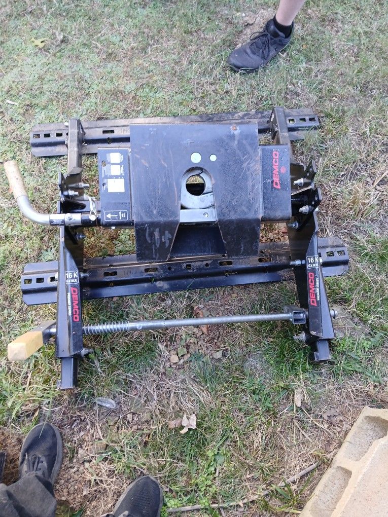Demco 16,000 Pound Slider Fifth Wheel Hitch