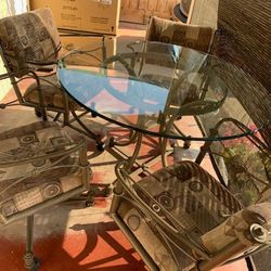 Glass Table 4 Chairs They Roll Good Condition 