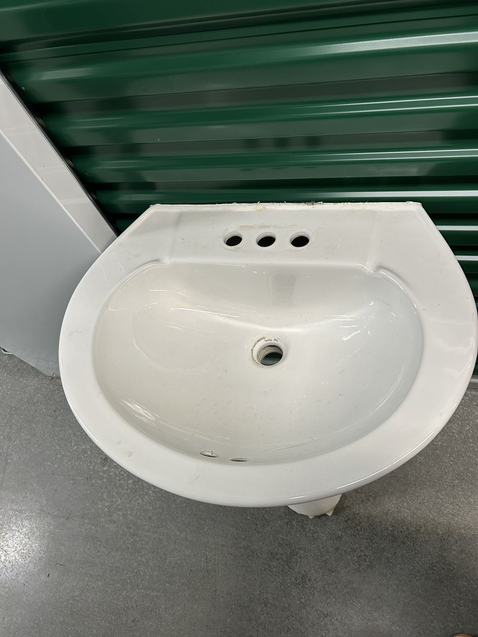 White sink