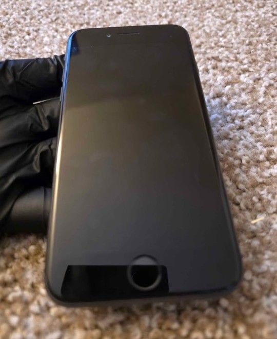 📱 iPhone 8 – 64GB – Unlocked – Great Backup Phone