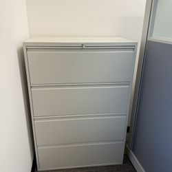 File Cabinet/ Key 