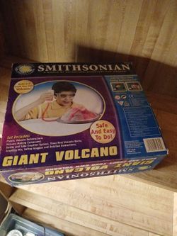 Smithsonian Giant Volcano Science Kit