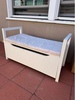 Cutest Little Storage Bench