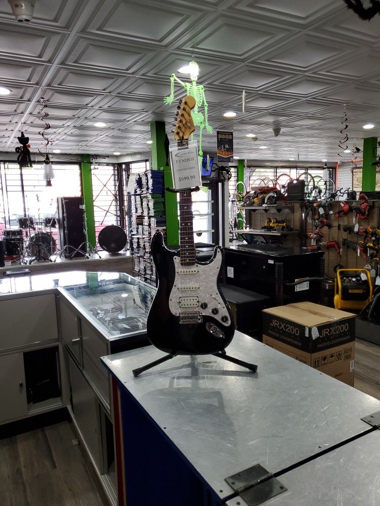 FENDER STRAT M.I.M