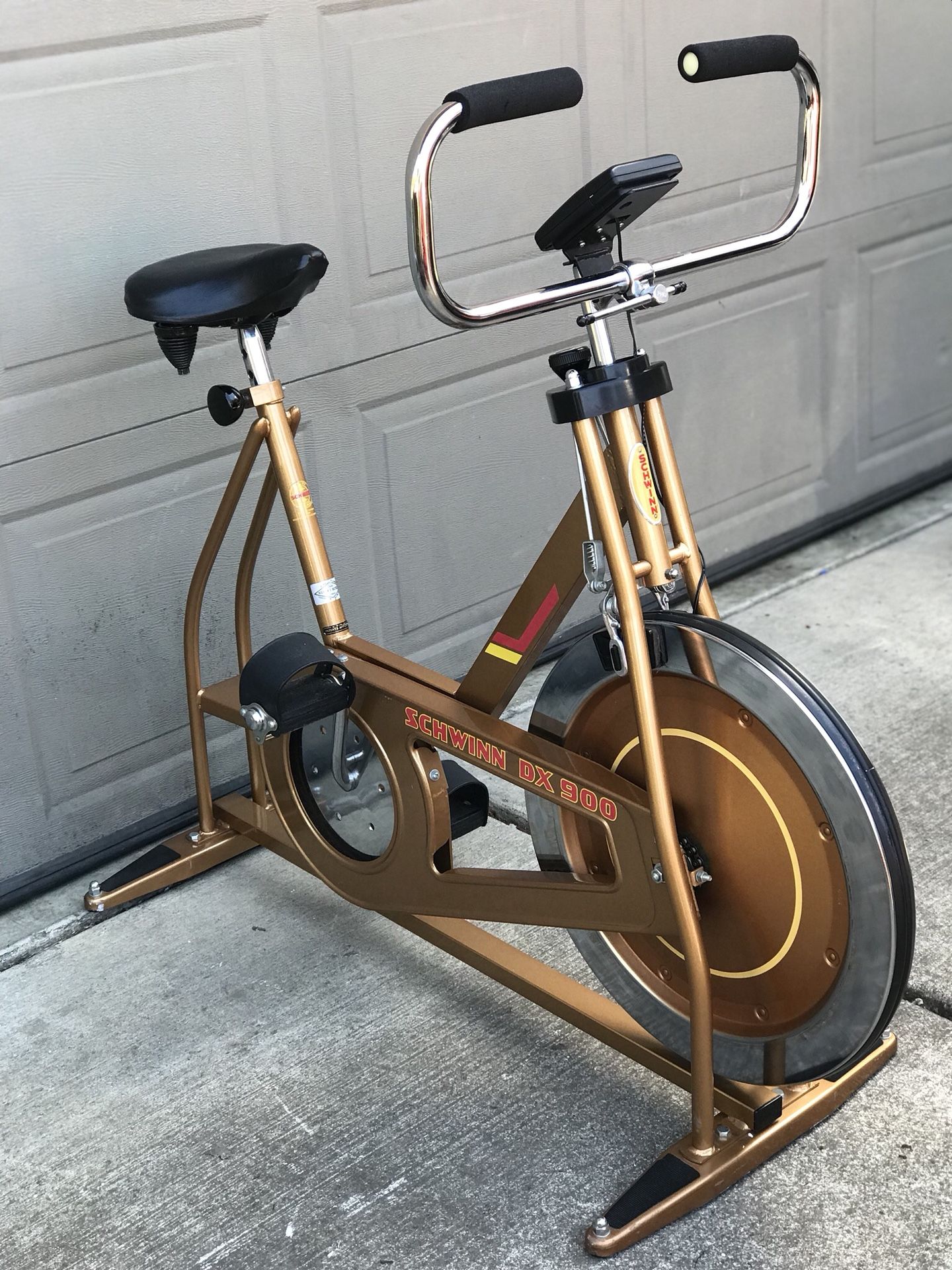 Schwinn DX900 upright exercise bike