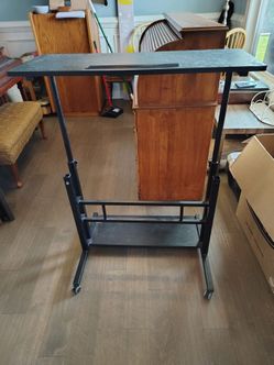 Standing workstation