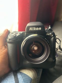 Nikon F5 35mm Film Camera + Komuranon 50mm Lens – Tested & Working