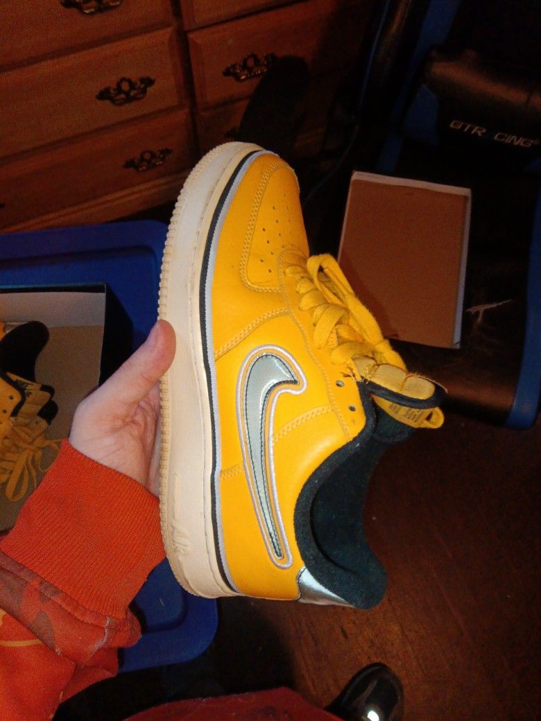 Nike Air Forces Size 7.5