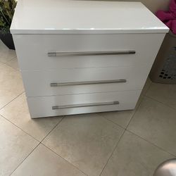 Dresser White 